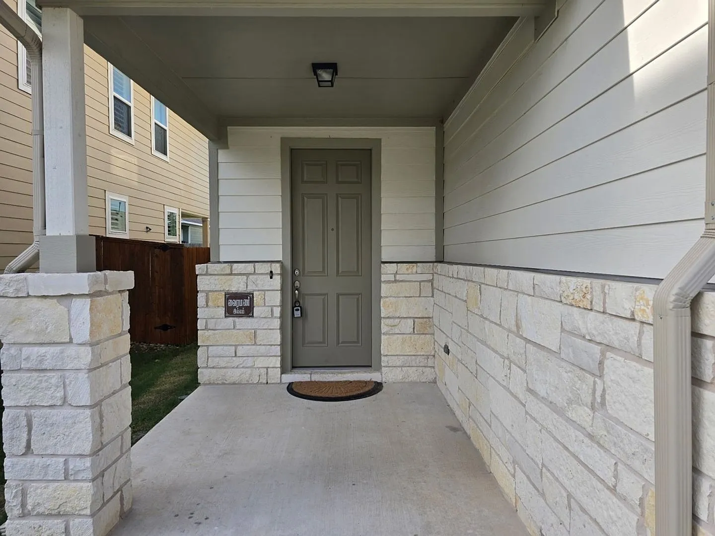 Elegant 3 Bedroom 2 Bath Home with EV Charger — Photo 2