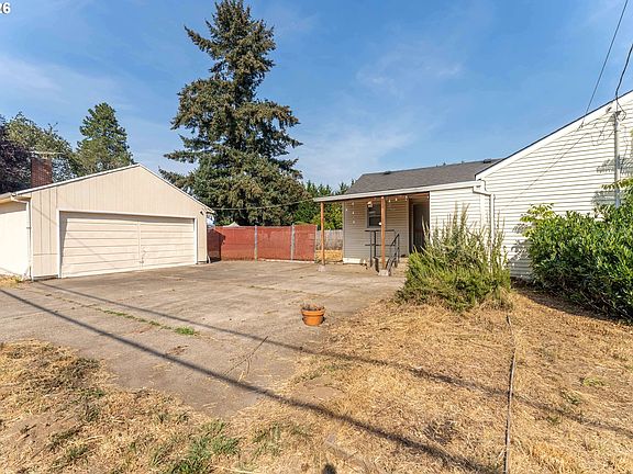 5th image of 11511 SE Harold St