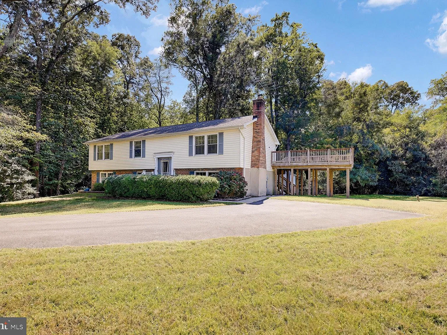5 bed, 3.0 bath, 2258 sqft, $3,400 — Photo 2