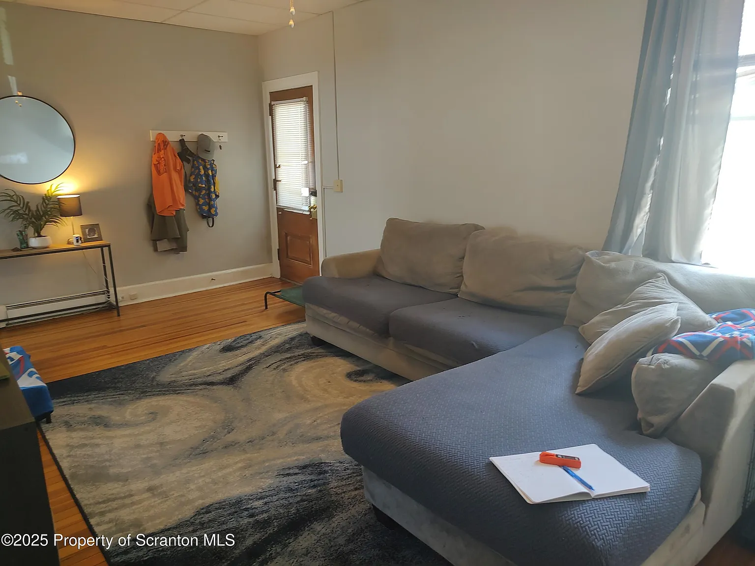 2 bed, 1.0 bath, 1006 sqft, $1,200 — Photo 2