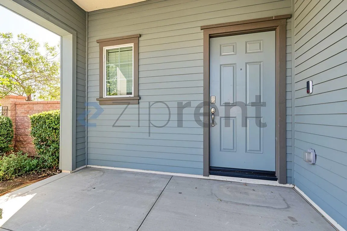 4 bed, 2429 sqft, $3,750 — Photo 4