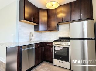 445 W Barry, Chicago, IL 60657