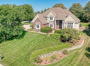 N33W23234 Greenbriar Rd, Pewaukee, WI 53072
