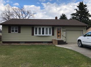 1426 Hill Ave, Grafton, ND 58237