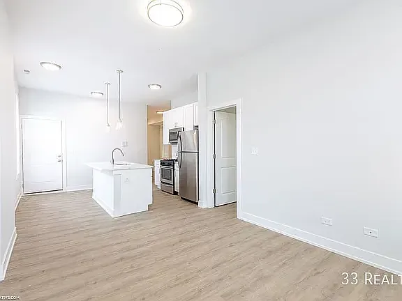 Building Photo - 2020 S Allport St #2
