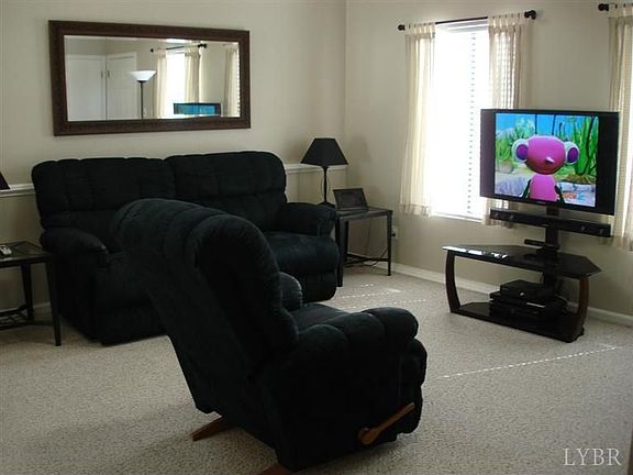 3rd image of 101 Bridgeton Ct