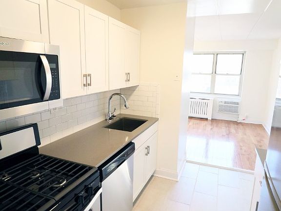 2nd image of 30 Park Ave APT 4B