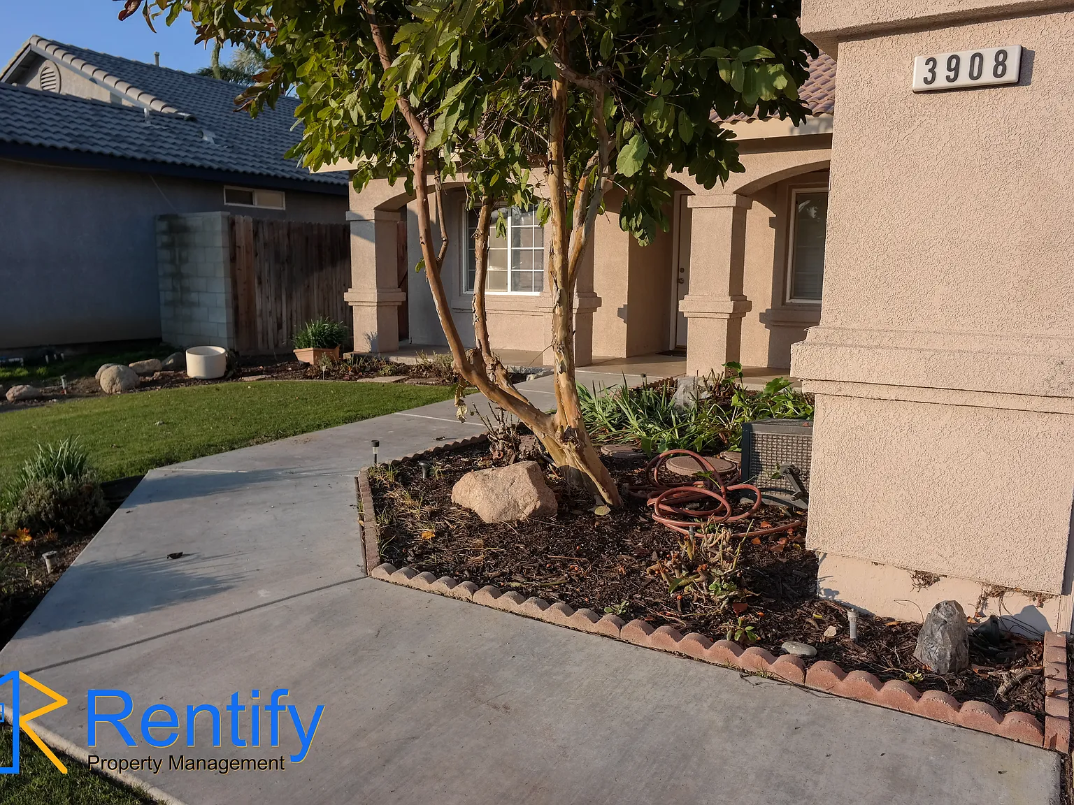 4 bed, 1798 sqft, $2,449 — Photo 2