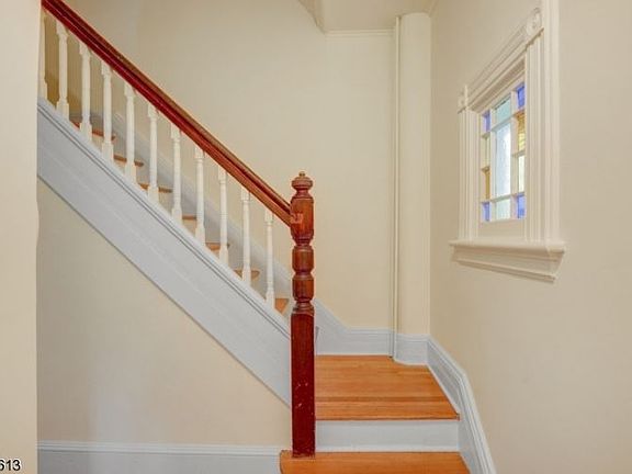 4th image of 44 Fairview Ave