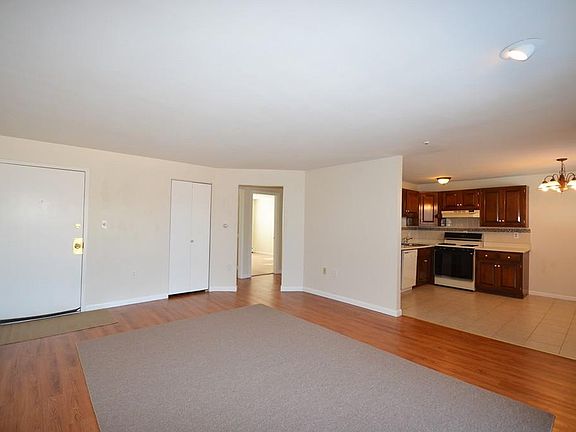 5th image of 70 Edgelawn Ave APT 5