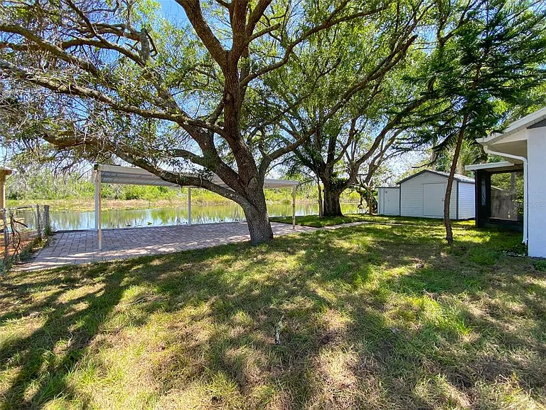 28046 Lois Dr — Photo 12