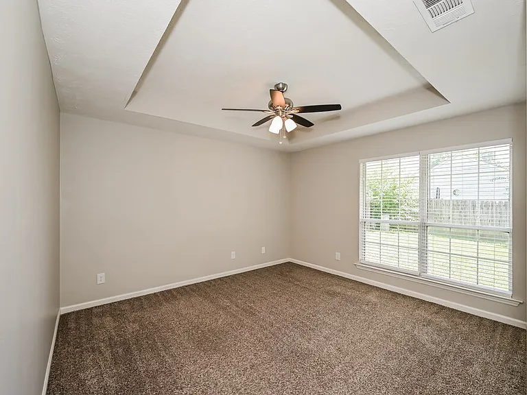 603 Freedom Ct — Photo 9