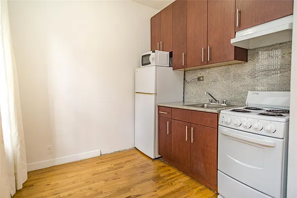 Rented by Century 21 Metropolitan | media 14