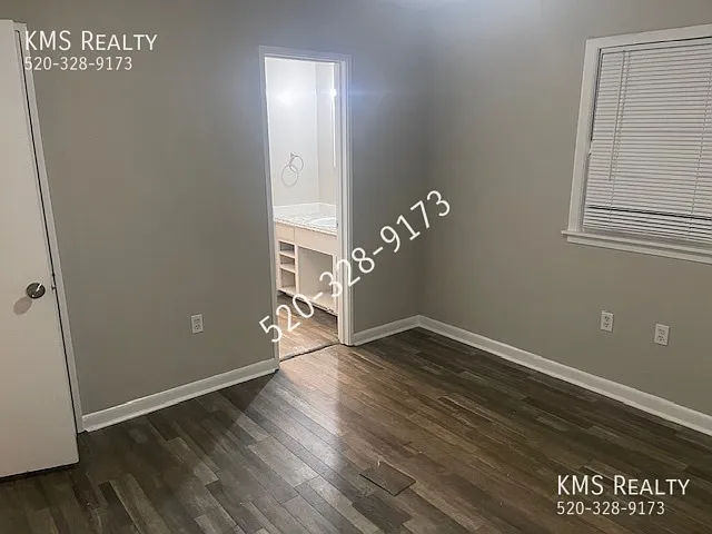 221 Southbrook Dr — Photo 14