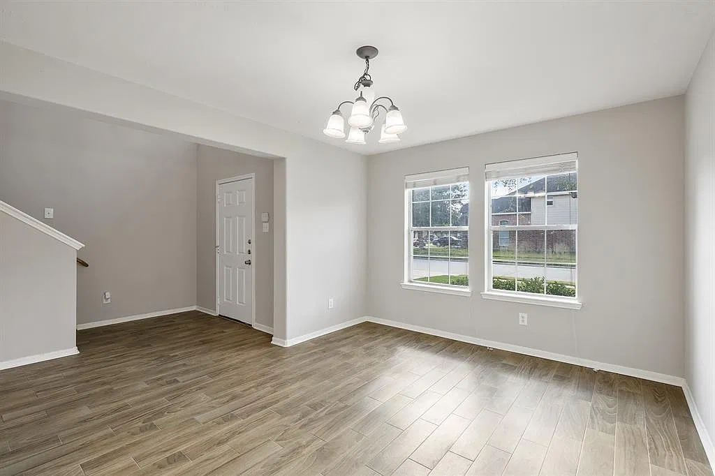 5 bed, 4.0 bath, 2797 sqft, $2,700 — Photo 2