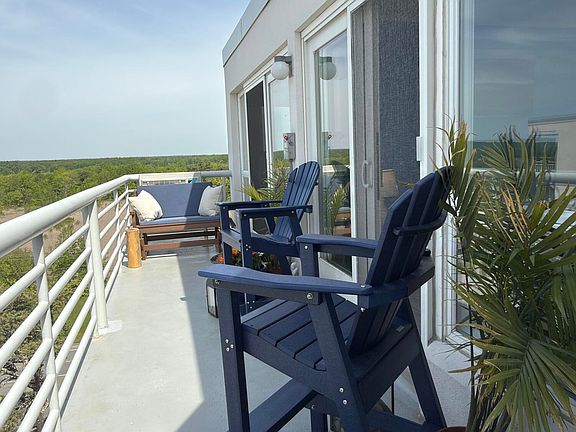 4th image of 221 E Grand Avenue #8F