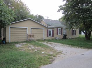 1849 W Turner St, Springfield, MO 65803