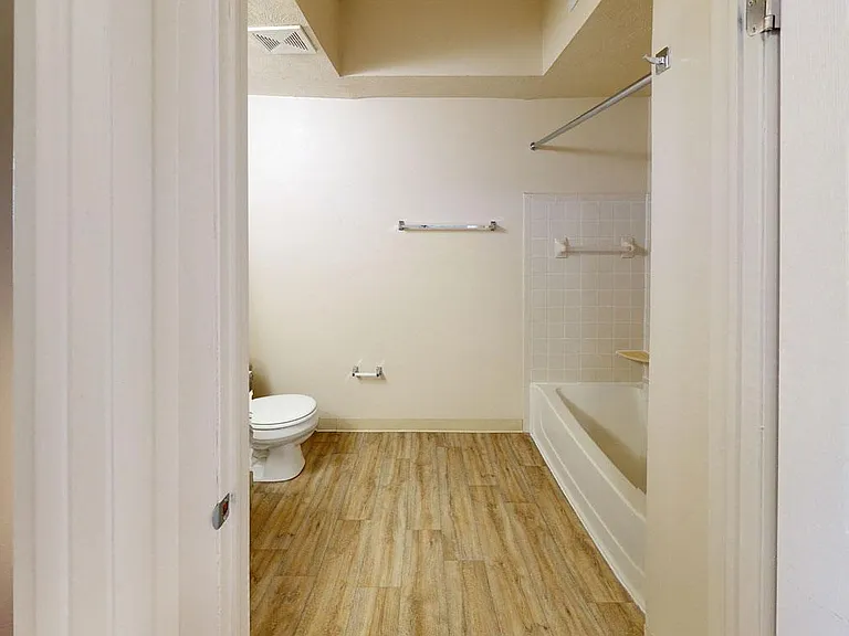 North Pointe Apartments — Photo 21