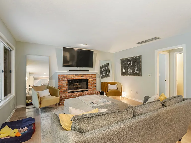 13278 Vermeer Dr — Photo 17