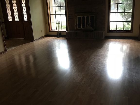 3rd image of 110 Wilshire Dr