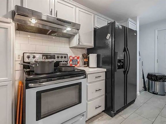 4th image of 4414 Knoxville St