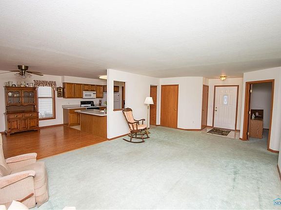 5th image of 10240 White Oak Dr