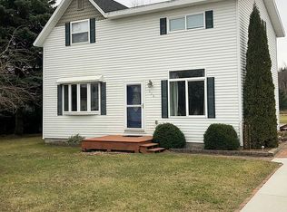 224 W Carpenter St, Charlevoix, MI 49720