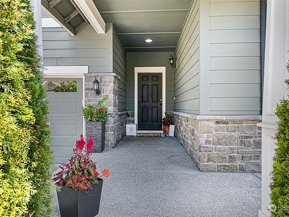 2nd image of 13821 Parkview Drive E