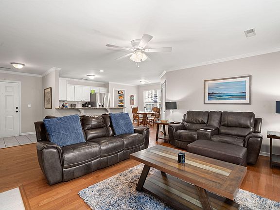 4th image of 695 Ponderosa Dr