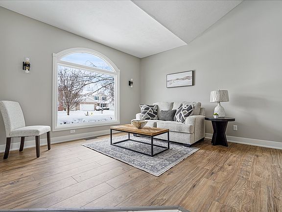 4th image of 10 Prenzler Dr