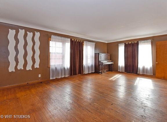2nd image of 516 Sibley Blvd