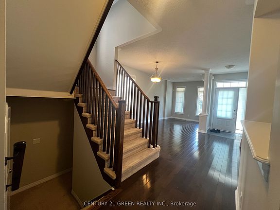 4th image of 37 Aird Ct