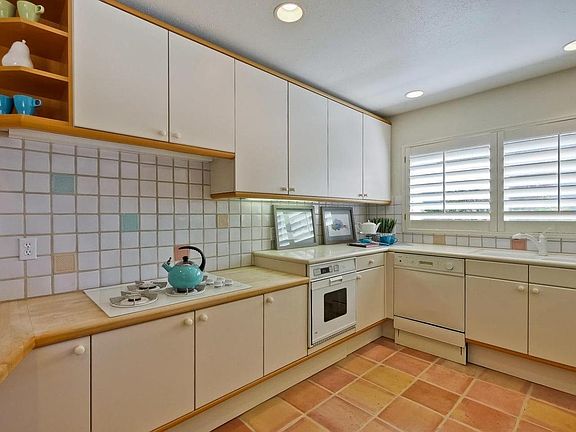 5th image of 3575 Margate Ave