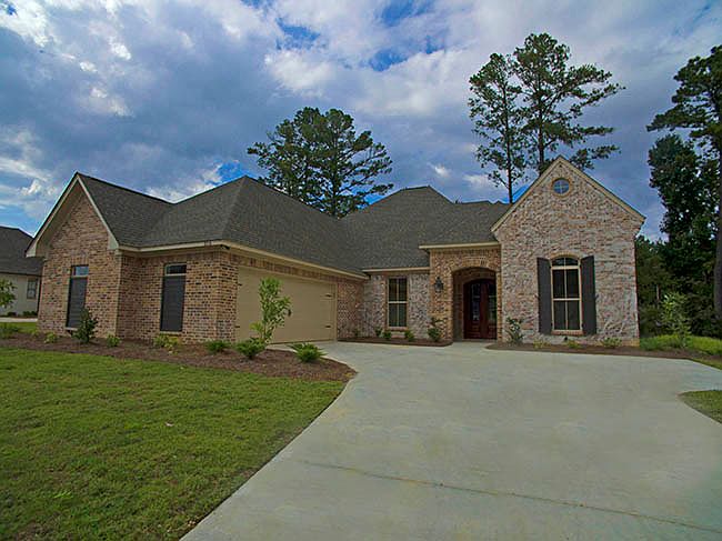 Very nice Curb Appeal with Side Entrance Garage