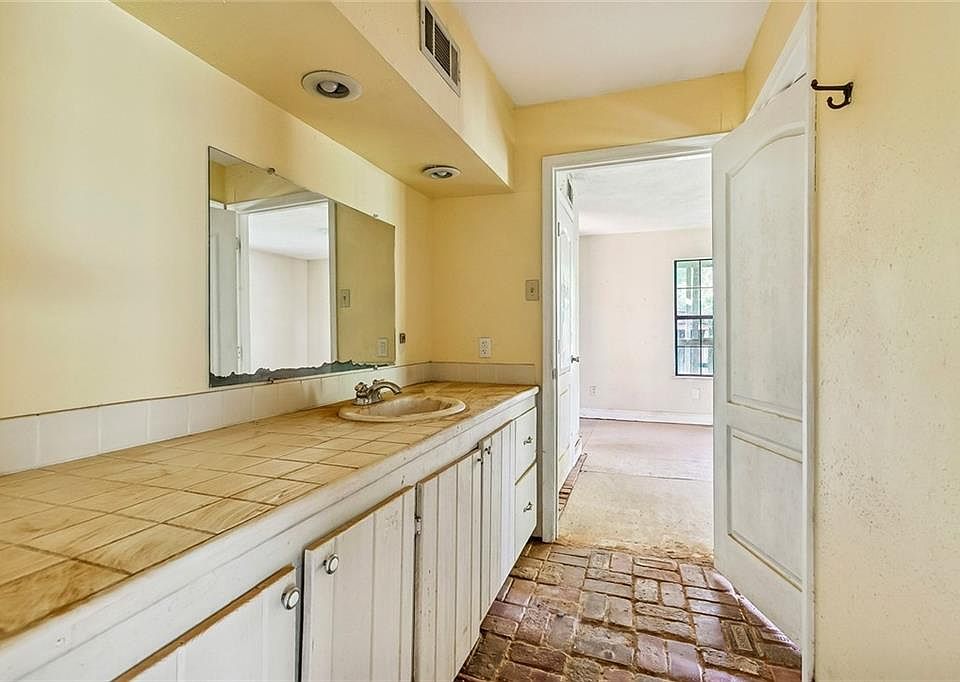 7th image of 42246 Sweeney Ln