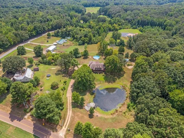 2010 Country Club Rd, Somerville, TN 38068