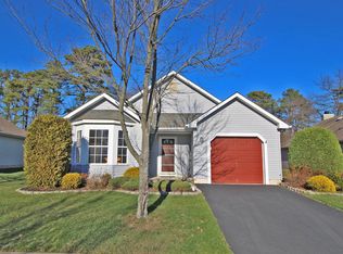 41 Meadows Ln, Whiting, NJ 08759