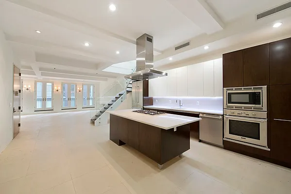 Rented by CORE | media 40