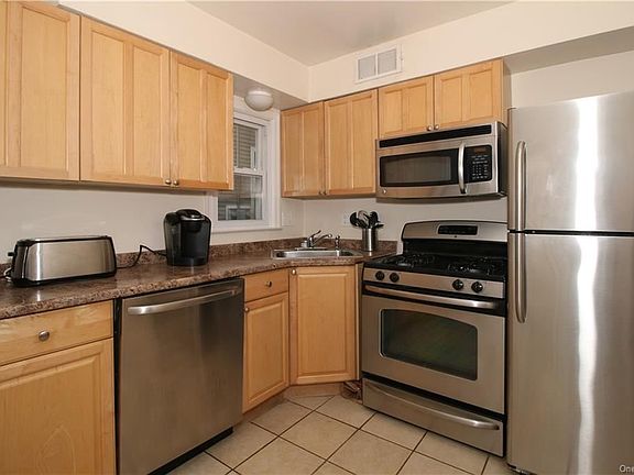 4th image of 233 Orienta Ave