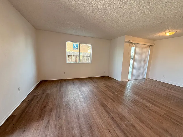 3328 N Marks Ave — Photo 4