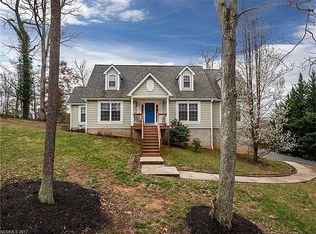 5 Whispering Oaks Dr, Candler, NC 28715