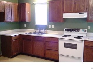 555 Crest St, Saint Clair, MO 63077