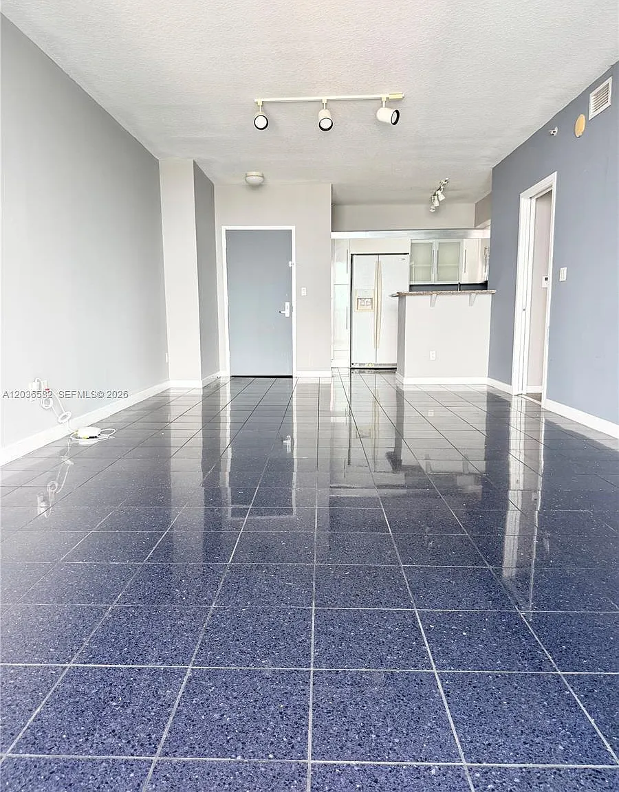 One Miami East Condo — Photo 3