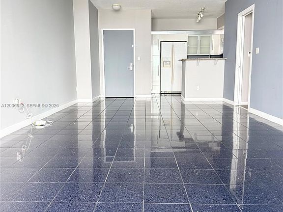 3rd image of 335 Biscayne Blvd #4200