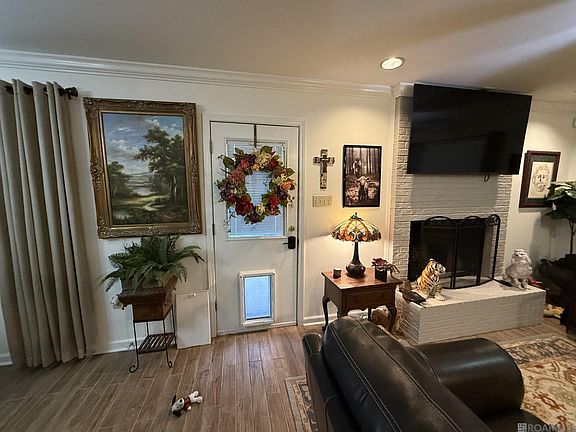 4th image of 2401 Shadowbrook Dr