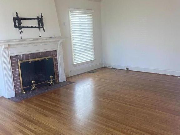 2nd image of 2109 Carmelita Ave