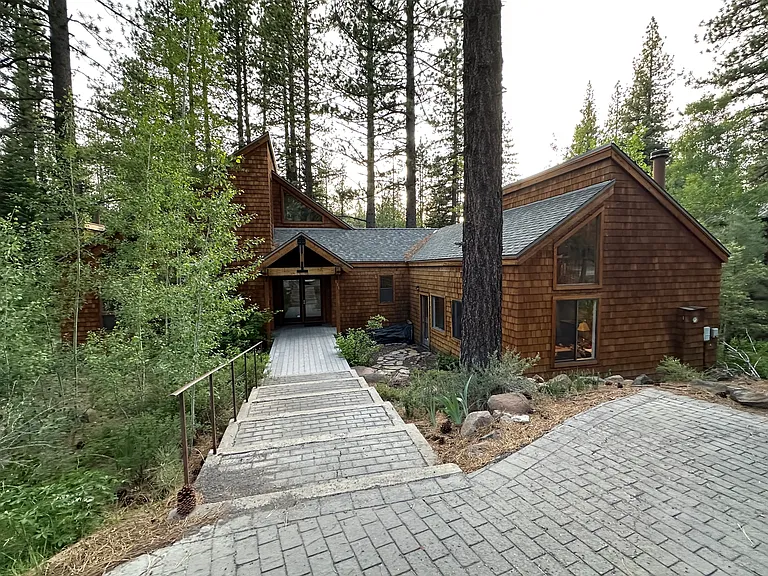 111 Basque Dr — Photo 3