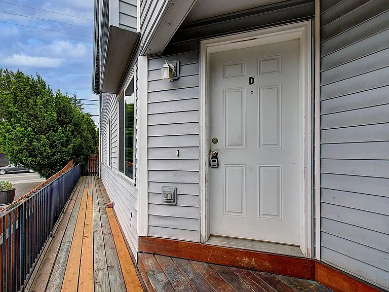 8601 NE 21st St #D — Photo 3