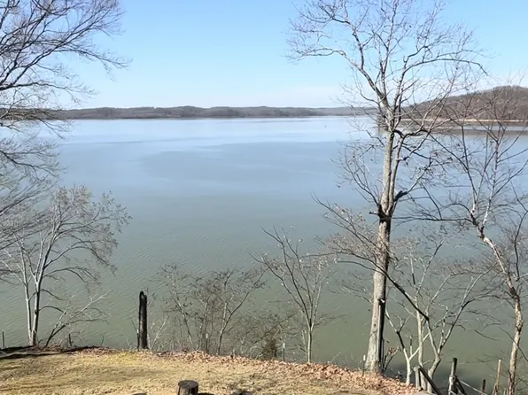 870 McNair Dr, Waverly, TN 37185