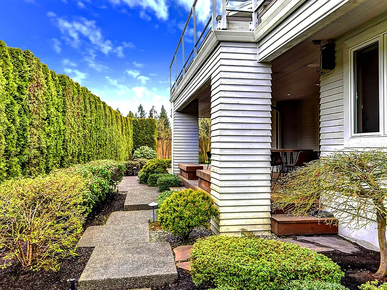 16458 SE 44th Pl — Photo 37